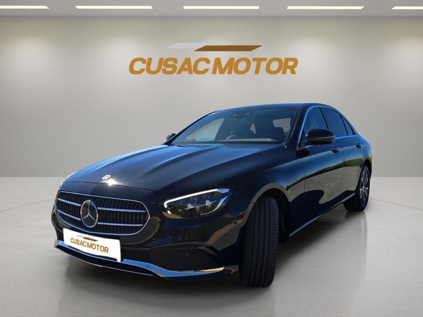 Mercedes importado por CUSAC MOTOR en showroom